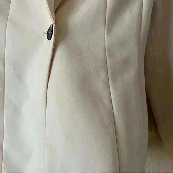 Mng ivory blazer Sz 4 perfect for spring - Picture 2 of 7